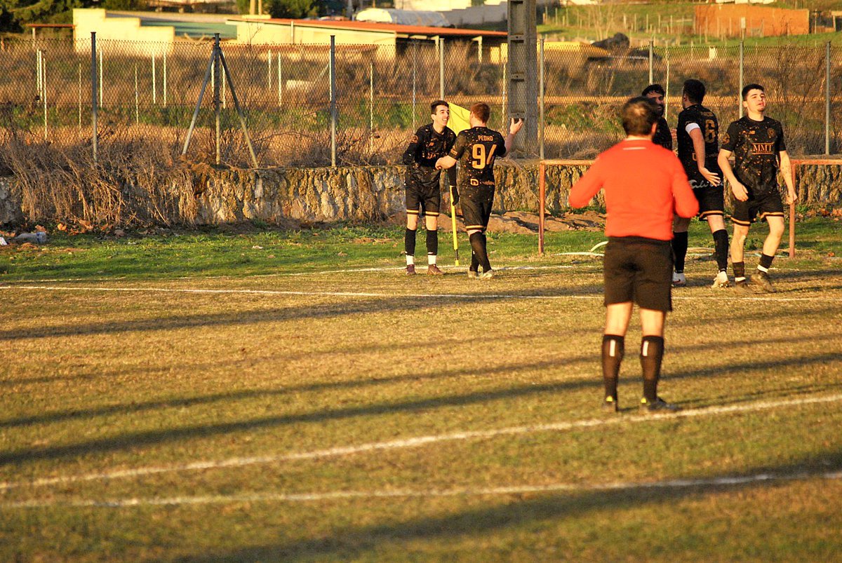 AT_Sanabria's tweet photo. Ganas de finde, de goles... ¡¡¡de ATLÉTICO SANABRIA!!!
#VamosLobos
🐺🐺🐺🐺
🖤💛🖤💛 https://t.co/TSc2eSeO7p