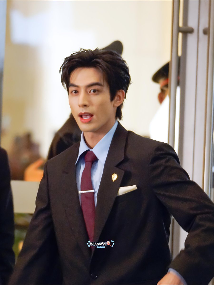 หล่อมากกกก หล่อสุดๆ  

#SongWeilong #宋威龙 #ซ่งเวยหลง #GucciCentralEmbassy