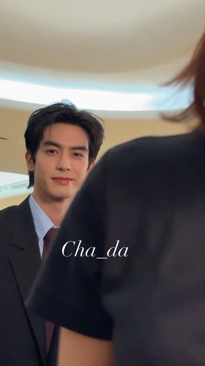 อยากเป็น   เนี่ย ซีกวง !!! 🍉

#songweilong  #ซ่งเวยหลง 

#GucciCentralEmbassy