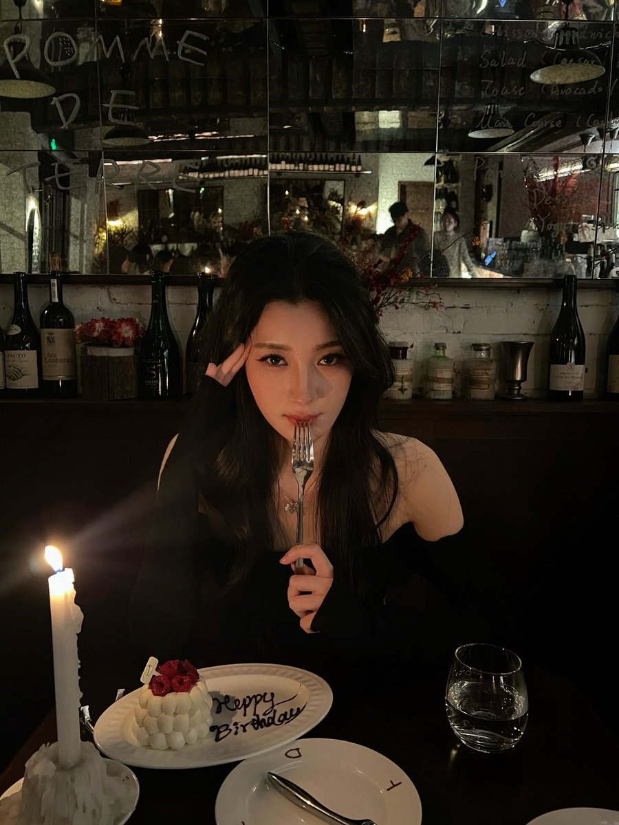 vx55q's tweet photo. 𝐈𝐭'𝐬 𝐦𝐲 𝐛𝐢𝐫𝐭𝐡𝐝𝐚𝐲🎂🖤🕯️ https://t.co/Ayx7tufTQ9