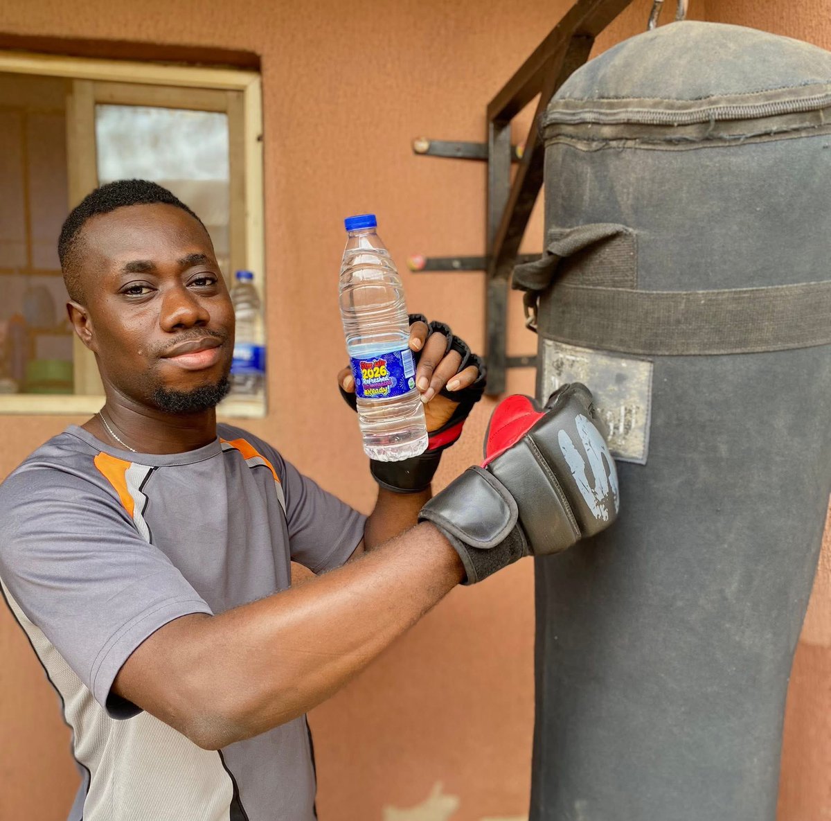 Rodricity1111's tweet photo. Good water, good punches, great year ahead!
Cway 2026 edition in hand - staying hydrated while I train for whatever comes next 💙🥊 #cway2026 @cwaytablewater https://t.co/f0ZMNTd4E6