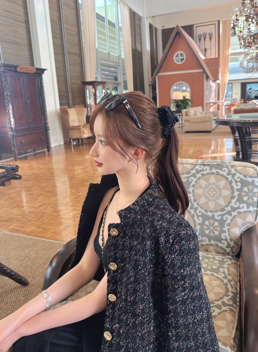 k0__10_'s tweet photo. 私の横顔レベルを一気に上げた美容ランキング👑

🥇1位：脂肪吸引
顎下・頬下・ジョールを取ったら
フェイスラインが本当に別人。
今までやった中でいちばん満足度高い施術。

🥈2位：ヒアルロン酸
横顔を綺麗にしたいなら
額＋顎はマスト。
さらに貴族ヒアルおすすめ。
鼻横の凹み、実は横顔の完成度を下げる原因…。

🥉3位：糸リフト
単体より他施術と組み合わせる派。
私は「脂肪吸引＋糸リフト」が最強だった。
最近脂肪吸引後に気になってたエラ下のたるみを糸で引き上げたらフェイスライン爆誕した。

番外編✨
・広頚筋ボトックス
・エラが気になる人はエラボトックスも◎

※あくまで個人の感想＆向き不向きあり⚠️
横顔は「骨格＋脂肪＋たるみ」のバランスが命。