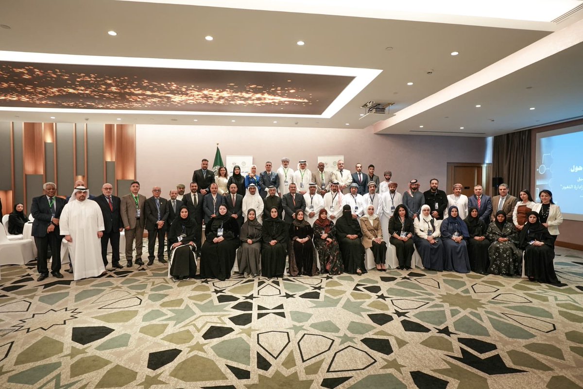 Ayedhaa's tweet photo. تشرفت بالمشاركة في الملتقى العربي الخامس حول: 
التطوير المؤسسي الفاعل لتحقيق أهداف التنمية المستدامة الابتكار الرقمي وإدارة التغيير من خلال تقديم ورقة علمية بعنوان:
«حوكمة الابتكار الرقمي كإطار لقيادة التغيير المؤسسي».
تناولت الورقة دور الحوكمة في توجيه الابتكار الرقمي وتعظيم أثره المؤسسي، بوصفها مدخلًا فاعلًا للتطوير المؤسسي وتحقيق الاستدامة.
كما ترأست الجلسة العلمية الأولى لليوم الثاني للملتقى بمشاركة نخبة من الخبراء والمتخصصين وكانت بعنوان:
#الابتكار _الرقمي و #التطوير _المؤسسي.
#المنظمة_العربية_ للتنمية_الإدارية 
#حوكمة_الابتكار
#التحول_الرقمي
#التنمية_المستدامة