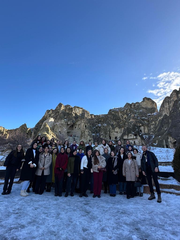 Nevşehir Medeniyet Tarih Kültür Kampımızda,
gençlerimizle birlikte tarihin izini sürdük,
medeniyetlerin mirasını yerinde tanıdık.
Geçmişten aldığımız ilhamla,
geleceğe daha bilinçli ve daha güçlü adımlar attık.
Tarihin kalbinde, unutulmaz bir kampı geride bıraktık. 🏛️✨