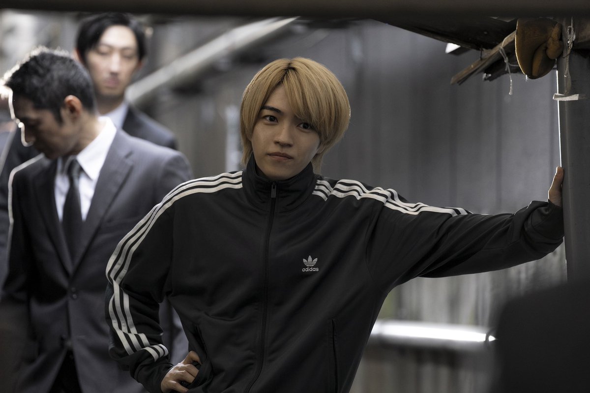 •❥🐺
第𝟯話 𝟮.𝟯(火)放送🚨⚡︎

#マトリと狂犬撮影日誌📔✍🏻
/／

第𝟮話オフショットより…

\＼

必死で警察から逃げる
梅沢(#西畑大吾)でした🚓💨

📱TVer⌇第1・2話配信中
tver.jp/episodes/epgrt…
(お気に入り登録お願いします)

#マトリと狂犬
#西畑大吾 #なにわ男子