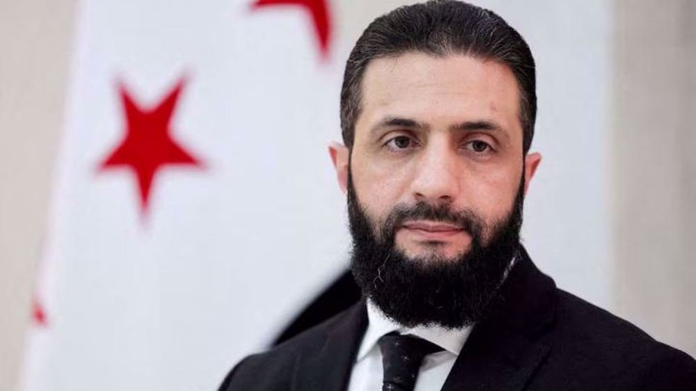 🚨 ÚLTIMA HORA: En Siria, se emitió una orden para todas las empleadas en oficinas gubernamentales y escuelas que les prohíbe MAQUILLARSE.

Esto es Jolani. Esto es la Sharia.

Las mujeres no tienen permitido maquillarse.