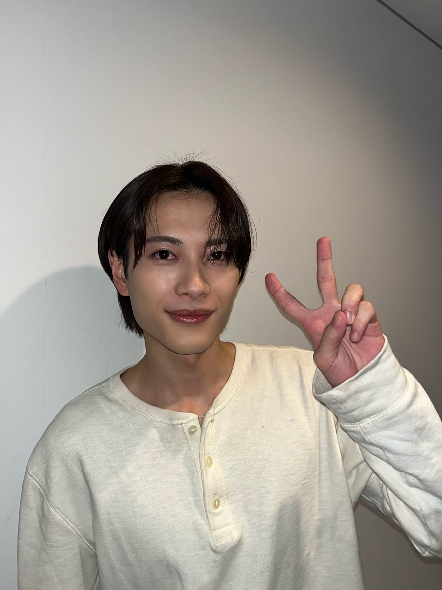 『#藤色の封筒 ～「救済」に隠された真実～』

この前、舞台のビジュアル撮影をしました✌
その時に自分の役どころや作風をお聞きできたのですが今回の舞台もめちゃくちゃ楽しみになりました😆😆

まだまだチケット発売中です！！
お楽しみに〜！！！

🎫↓
l-tike.com/search/?lcd=32…