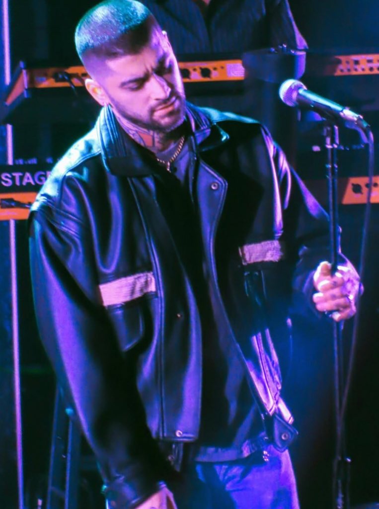 edixposts's tweet image. zayn javadd malik. 💜

📸 @ annasconcertphotos