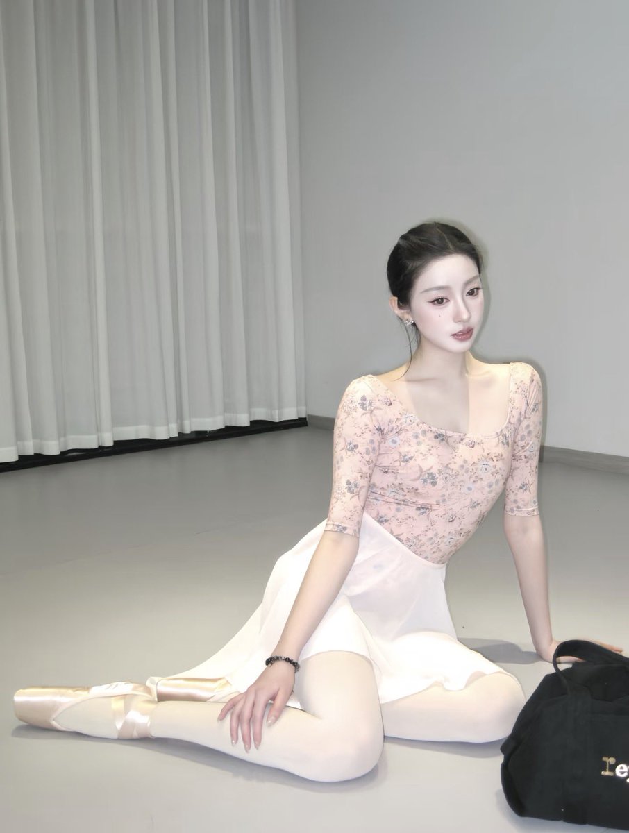 2138jjj's tweet photo. 好的体服穿到身上感觉就是不一样，魅力四射 https://t.co/hyjiuRElpm