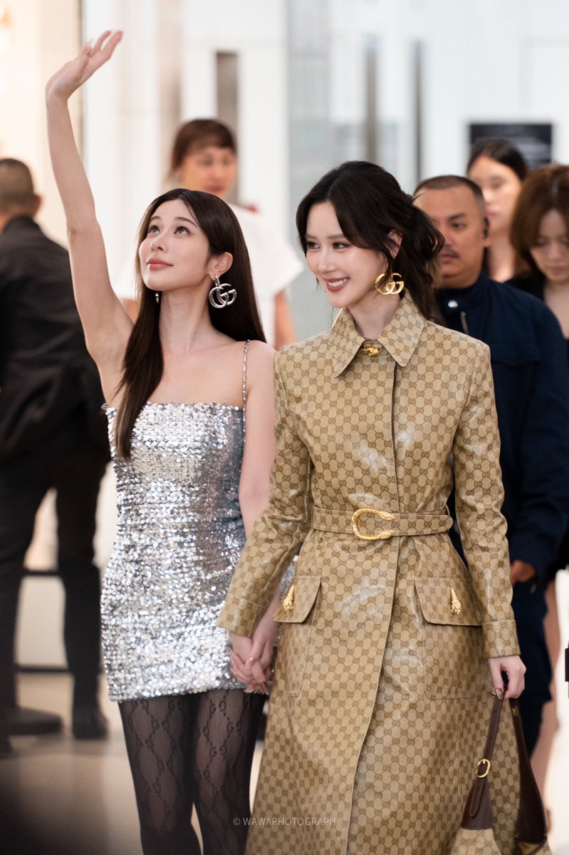 ได้เจอ พี่เก้า กับ เจนเย่ แล้ว !!!!
คนสวยขามากกกกกกก 

KaoJaneJaneKao with Gucci
#GuccixKaoJaneJaneKao