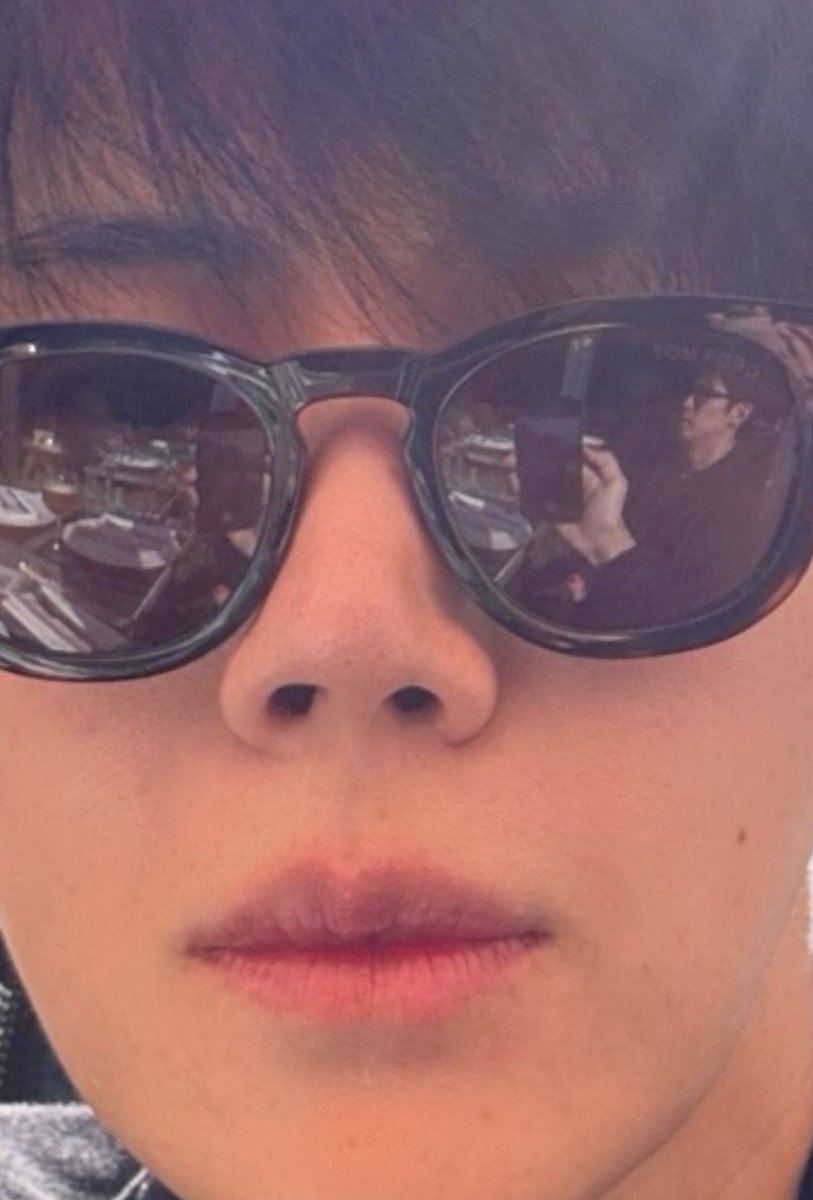 I am a well-trained Seonhohada, I zoomed in immediately 🤣

#KimSeonHo #김선호 #คิมซอนโฮ #キムソンホ #金宣虎 #이사랑통역되나요 #CanThisLoveBeTranslated