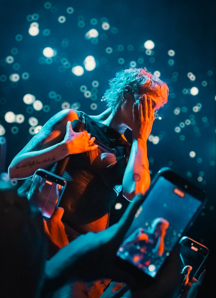 futilestardust's tweet photo. 📸 back to badlands, paris, n1

this night was so special to me. not only did i finally get the passport i couldn’t at the badlands tour in 2016, but a decade later back to badlands was my 10th halsey concert. happy anniversary @halsey thank u for ten years of everything <3 https://t.co/CQP107vbhL