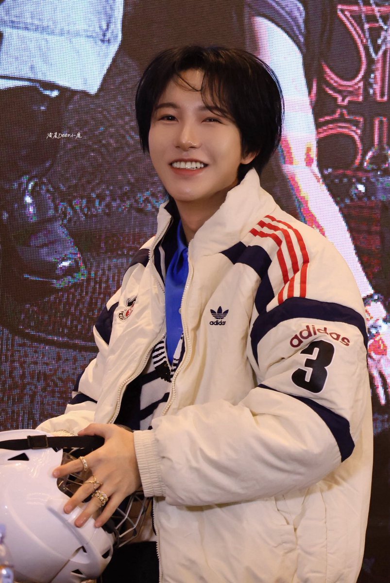 잉 런쥔이 웃는거 너무 예뻐 🥹🥹