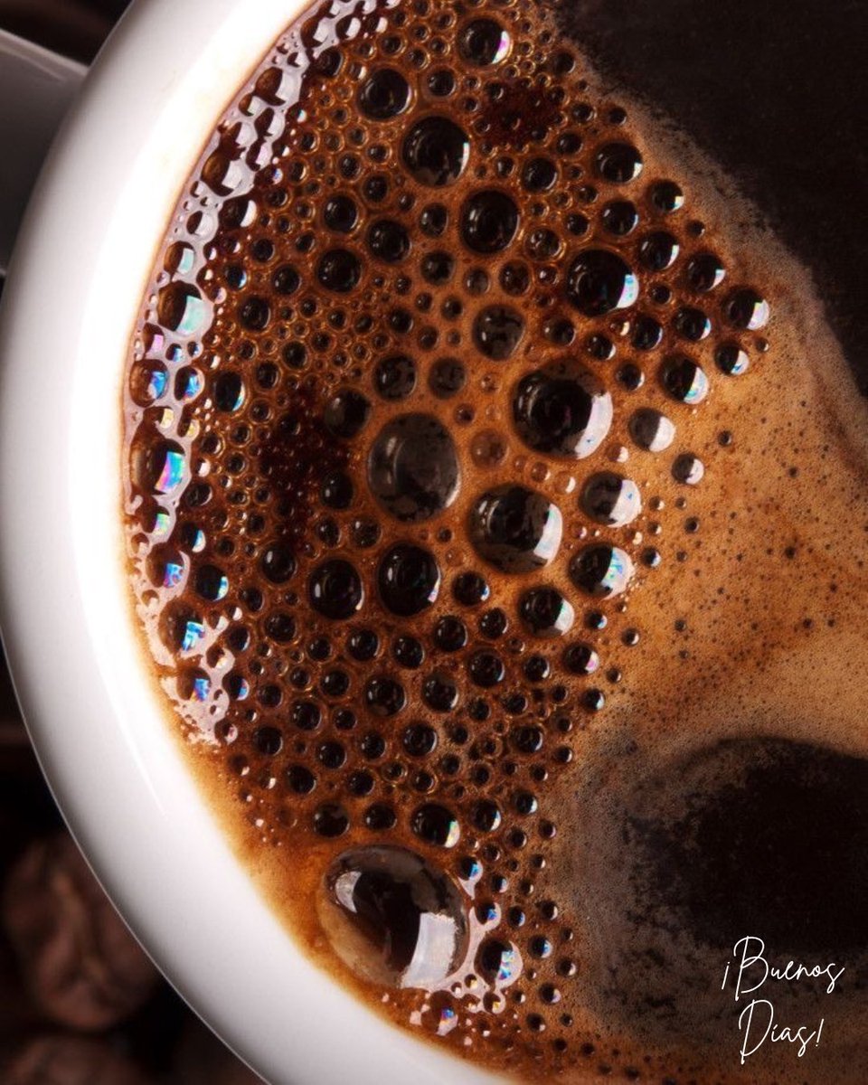 Pienso que si hubiera sido mujer, usaría café como perfume.
John Van Druten.
😁