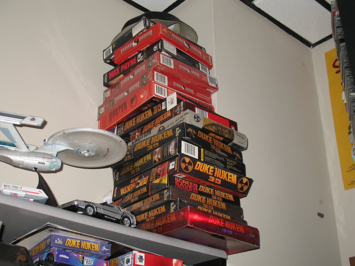 JoeSiegler's tweet image. Happy Birthday Duke Nukem 3D!

30 years ago (29 Jan 1996), I uploaded Duke3D v1.0 shareware to Software Creations, &amp;amp; a legend was unleashed on the world. This pic is George Broussard pointing to said upload. Was a super fun game to work on - many happy memories. #AlwaysBetonDuke