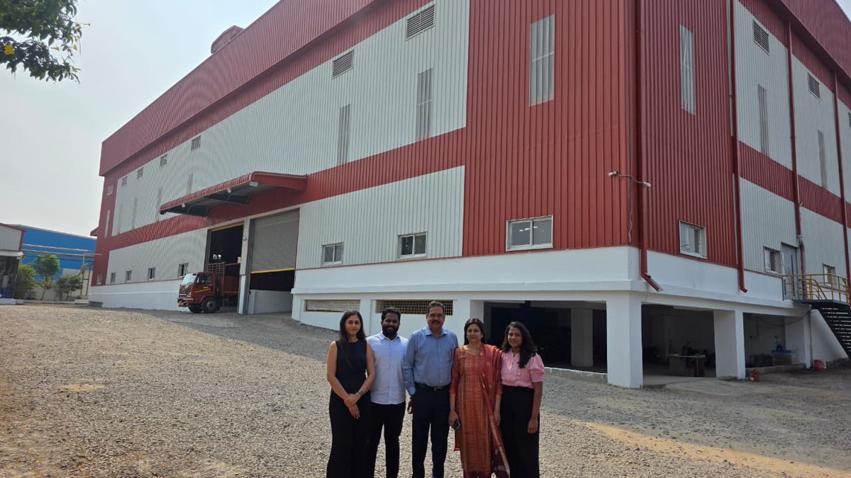 Karan Reddy started as trader of adhesives. Acquired unit manufacturing labelstocks, integrating backwards, started PS adhesives, HMPSA &amp; expanding. Now operates out of 240,000 sq. ft. shop floor, 220 employees exporting 40-50%.

labelsandpackagingworld.com/2026/01/28/sti…

harveersahni.blogspot.com/2026/01/sticon…
