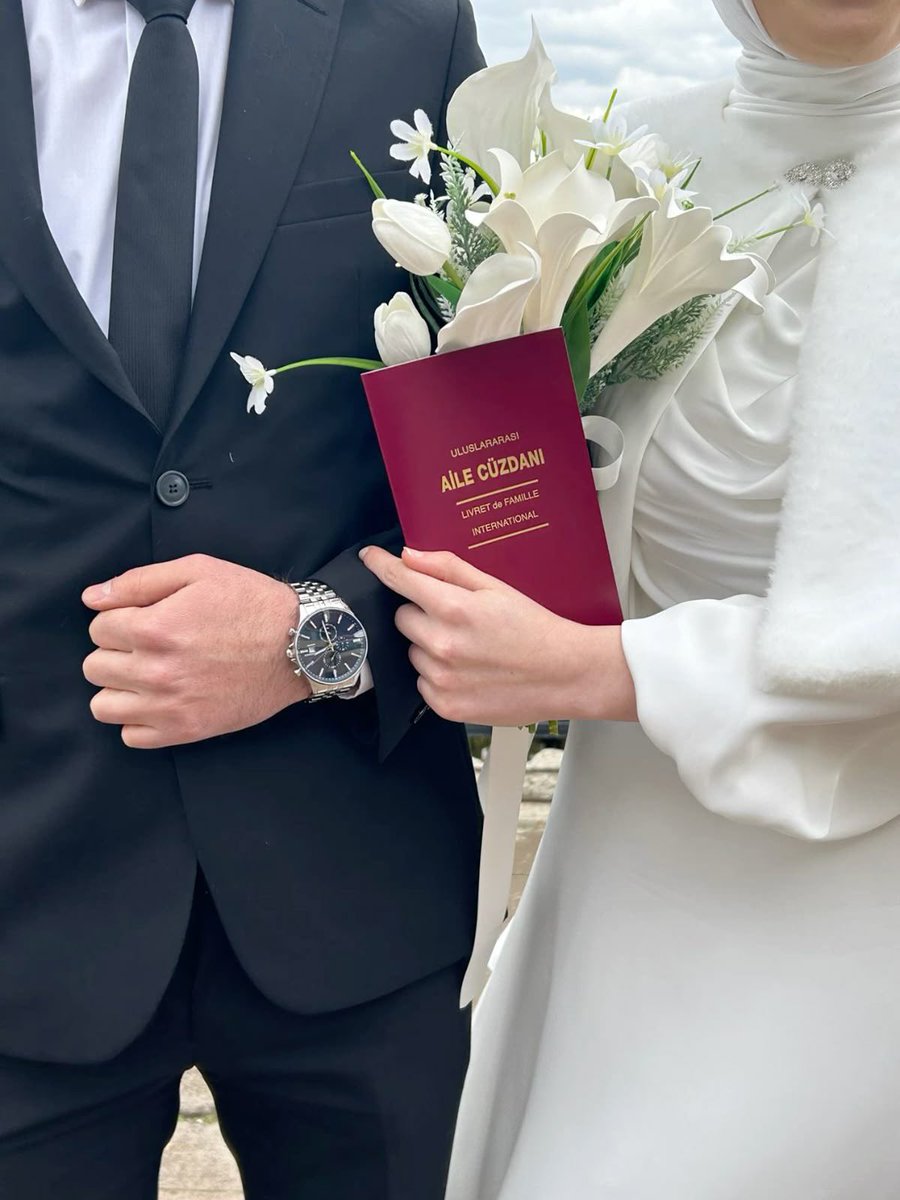 Allah’ım bana öyle birini nasip et ki aklım ve kalbim geçmişten veya gelecekten kimsede kalmasın  içime sinsin her şey  kafama yatsın  tereddütüm olmasın amin