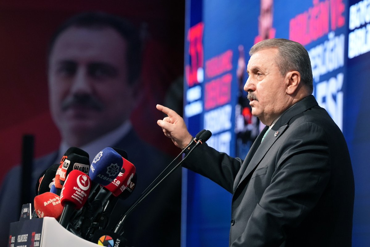 bbpgenelmerkez's tweet photo. Kuruluşumuzun 33. yılında; geçmişine vefa duyan, davasına sahip çıkan, geleceğe kararlılıkla yürüyen bir irade…
Bu gurur hepimizin. 🇹🇷
#BüyükBirlik33Yaşında https://t.co/Eyl1eWvyMy
