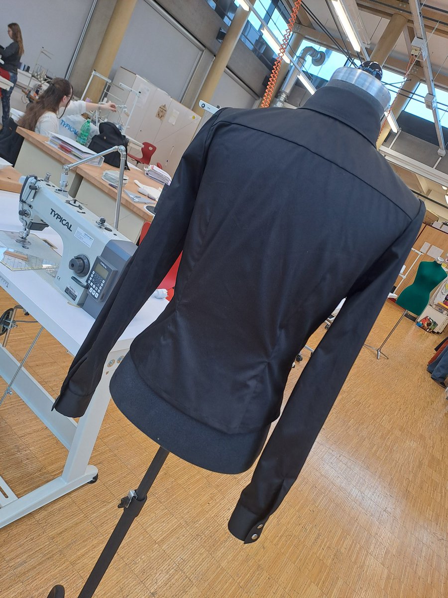 elfbitsomnia_'s tweet image. 끝