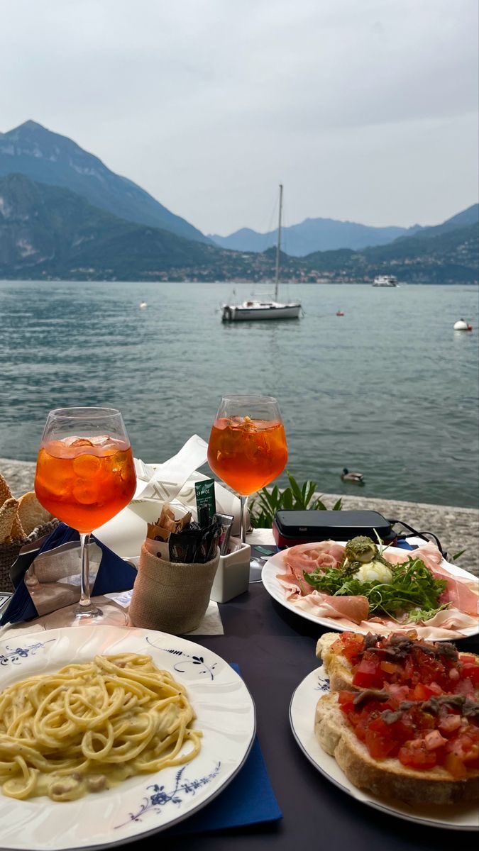 LaDolceRiviera's tweet photo. Aperol Spritz, anytime anywhere https://t.co/QwqwTr9j9R