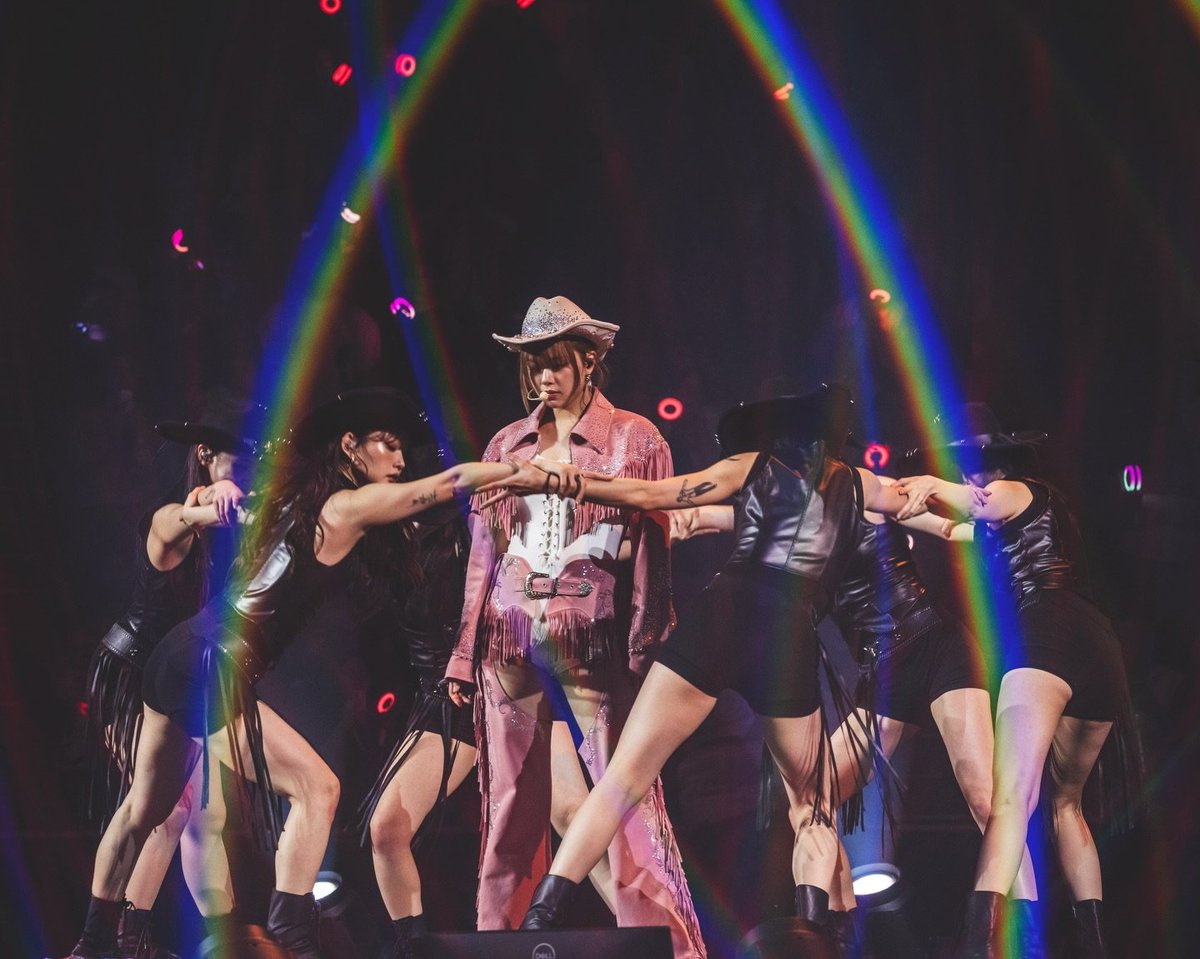 this photo of jeongyeon is crazy