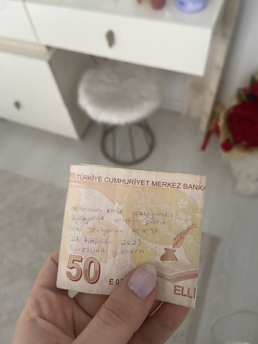 Elime geçen paraya bakın yine duygulandık iyi mi 😞