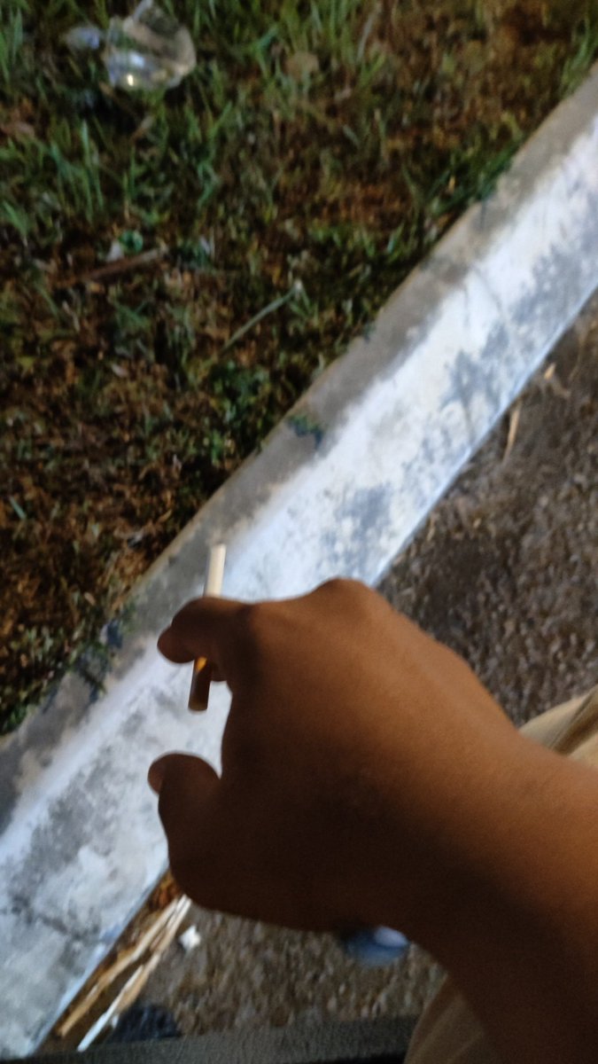 wanbasmu's tweet photo. beso sial la bagi rokok kat aku, aku mana hisap rokok https://t.co/pqOtke0R4S