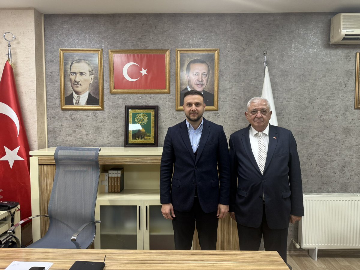 Görevi yeni tevdi edilen AK Parti İlçe Başkanı Sayın Emin Kaan Kaya kardeşimizi makamında hayırlı olsun ziyaretinde bulundum. İlgisi, alakası, güleryüzü ve misafirperverliliği için teşekkür ederken; güzel çalışmalara imza atmasını ve görevinin hayırlar getirmesini dilerim.