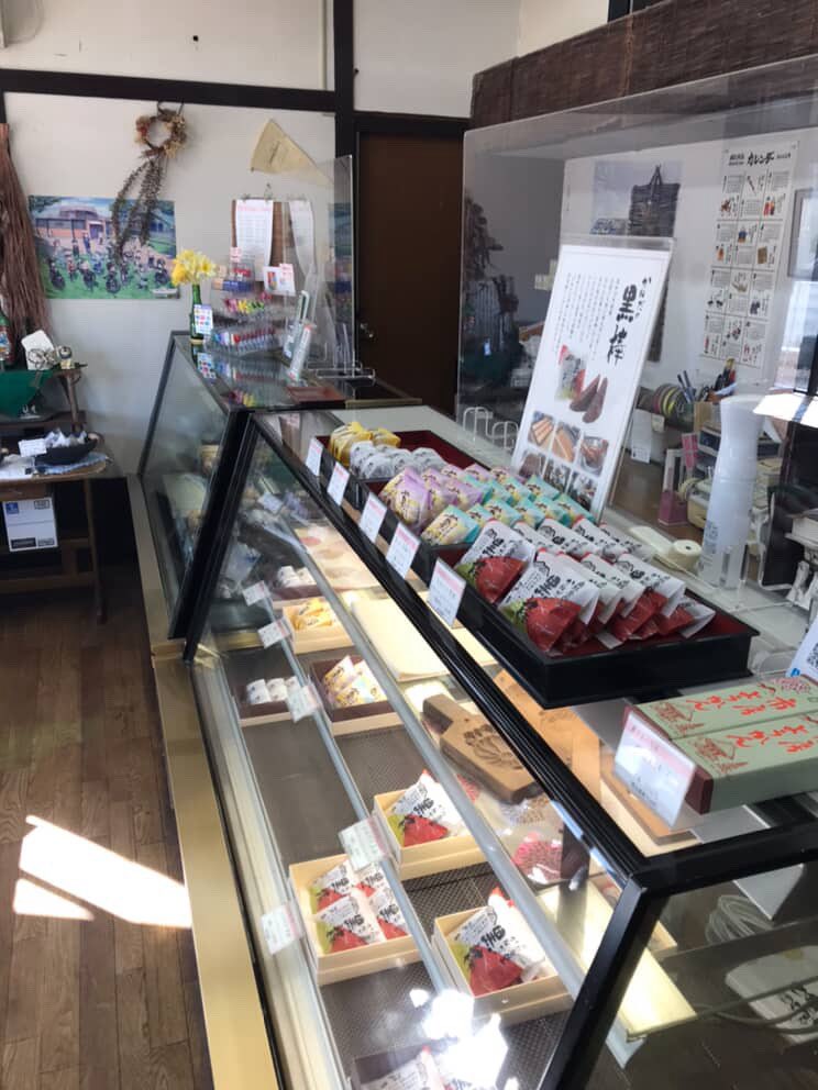yunomaeAR's tweet photo. 湯前おっぱいマルシェ出店者紹介です‼️

①③兼田製菓舗　様
①④��曜夜カフェ　様

よろしくお願いいたします🙇

#湯前おっぱいマルシェ
#湯前町商工会青年部
#潮神社
#ゆるキャラ
#AR https://t.co/tLFT8aEcFR