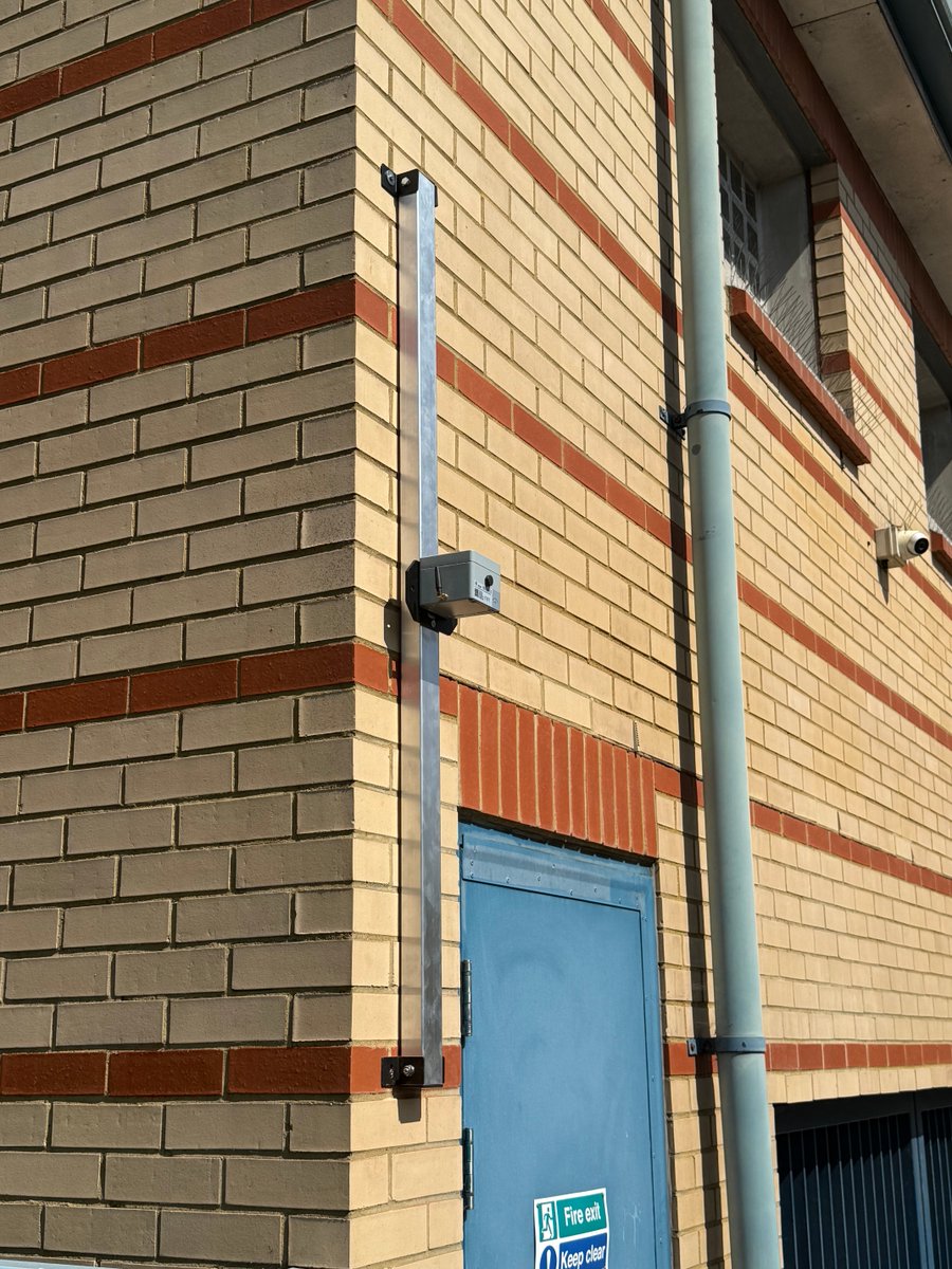 DynamoInst's tweet photo. Your biggest enemy isn't just distance, it's absorption. Whether it's the concrete of a small building or the damp walls of a tunnel, wireless signals are absorbed or blocked before they reach a gateway.
Solve this using Ackcio’s mesh technology. Every single node is a relay. https://t.co/5YCfSGh3Zi