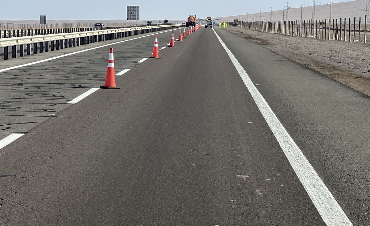 🚧 Atención: Existe una segregación desde el km 32 al 33 de Ruta 1, calzada oriente, por trabajos de sellado de grietas.
🚗 Flujo vehicular habilitado en dirección norte.
#Antofagasta