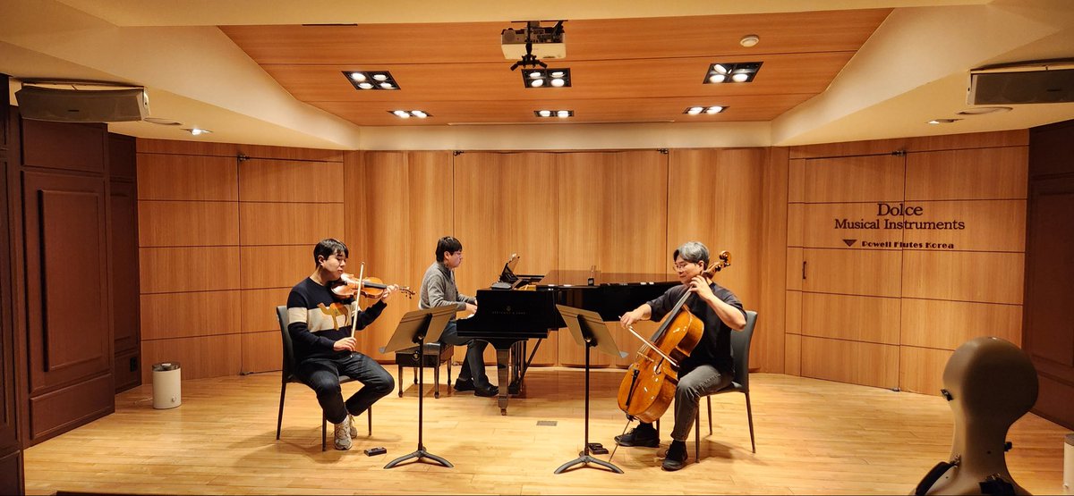 EnsembleLat's tweet photo. 🆕 Ensemble LAT
大阪　K-clasic
春のワルツ
絶賛リハーサル中

ご予約
https://t.co/1JIZ83u2wU…

2026年2月21日（土）
吹田市文化会館　メイシアター
開場18:15／開演18:30
#大阪  #クラシック #韓国  #ピアノ #ヴァイオリン #メイシアター #タンゴ #ピアソラ
#無料 https://t.co/U7CpxIC8hn