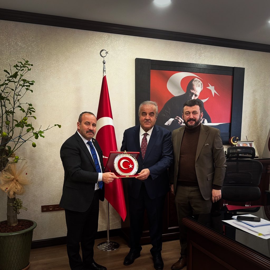 HSYK Üyesi Cengiz Aydemir Ağabeyi Bahçeli Belediye Başkanımız Çetin Rıza Tanış ile birlikte ziyaret ettik.