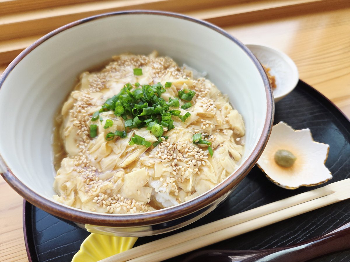 本日1/30から湯西川でかまくら祭りが開催されます。
【スープゆば】を作りに行ってます⛄
※毎週金・土・日