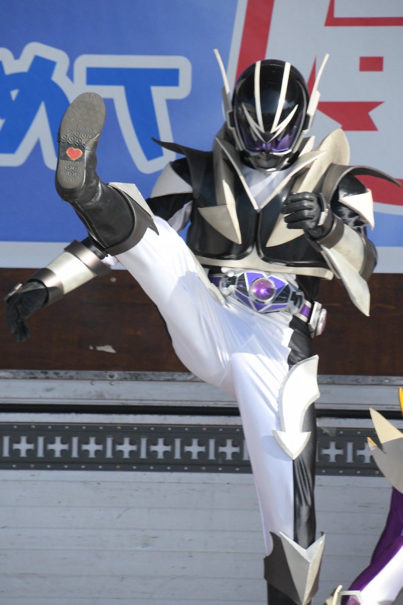 ibaliger_black's tweet image. #上野動物園 ‼️
オファー待ってるぜ‼️
刀⚔️の代わりに🎋竹🎋
持つのでガラス越しに撮影会できるぞ‼️
#パンダ