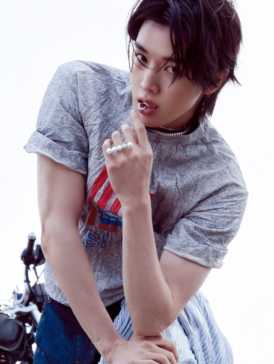 장발일수록 남자다워야 진짜 남자라고 생각하는데 그런 의미에서 이 남자분 장발 진짜 홀리하네요……