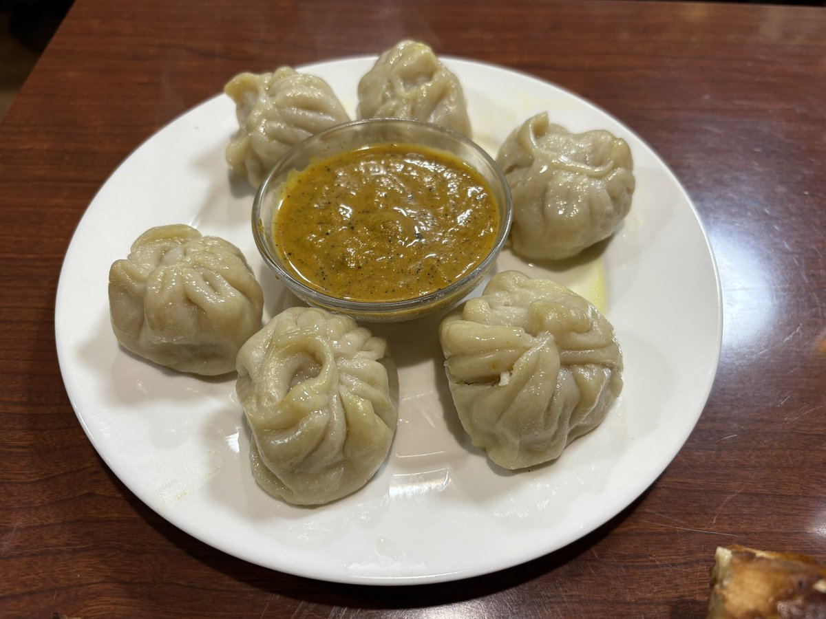 近所のサッカールでインネパ飲み。
ホッピーセットのナカの量が多くて嬉しい。