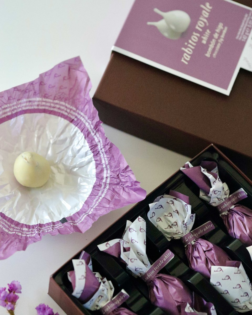 rabitosroyale's tweet image. ¡Mejora este jueves con nuestros deliciosos Bombones De Higo Rabitos White!
-
Improve this Thursday with our delicious Chocolate Fig Bonbon #RabitosRoyale White!

#Rabitos #BombonesDeHigo #BombónDeHigo #ChocolateFigBonbon #bombones #ChocolateBlanco #WhiteChocolate #bonbons