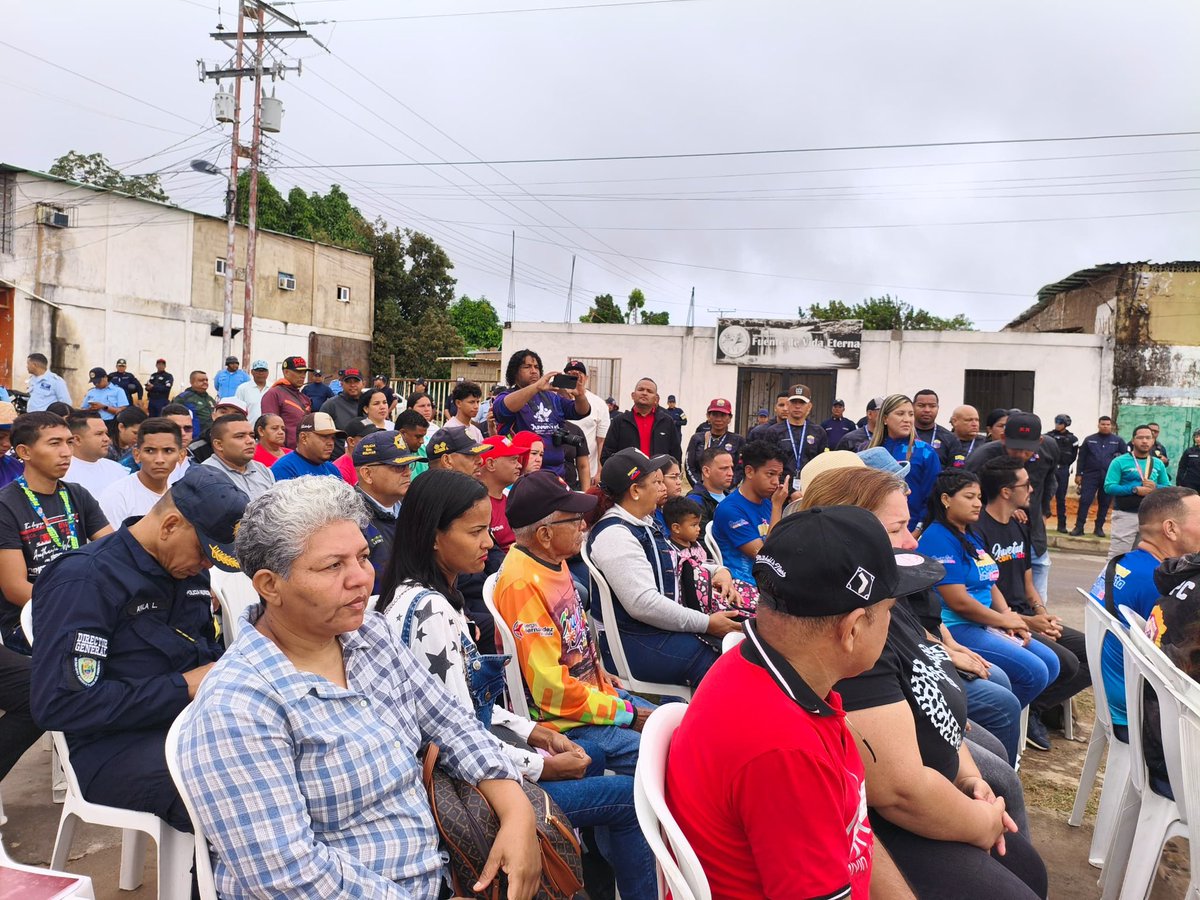 🤝 Acompañados de nuestro pueblo, seguimos llevando políticas de altura en el marco de las 7 Transformaciones y el poder comunal, trabajando día a día por la victoria del pueblo.

✊ Hoy reafirmamos con fuerza nuestra exigencia: ¡Regreso inmediato de nuestro lideres