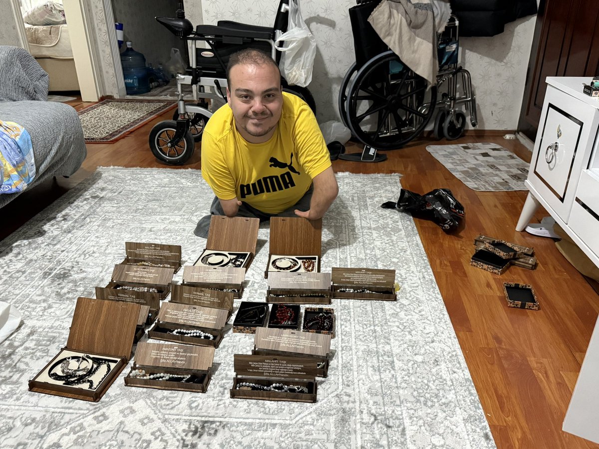 Allah'ım ben çok yoruldum,
bana güzel günler,
güzel insanlar görmeyi nasip et.