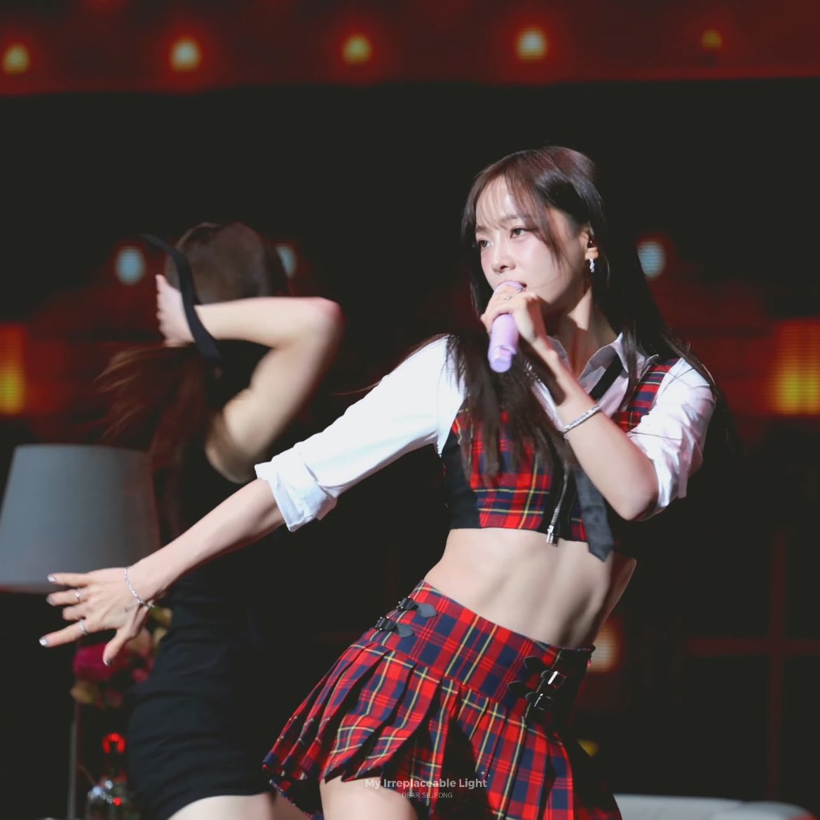 __2van's tweet image. 請告訴我眼睛要看哪裡🥵🔥