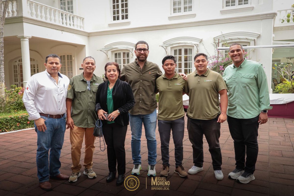 felrosmx's tweet photo. #tomanota 

Pregunta sería...

¿Porqué no aparece en la foto, Alejandra Navez Plancarte?

¿Será que sigue asesorando a los Reyes de España en materia de seguridad?

Estaré atentos a sus respuestas 

@pvemtabasco https://t.co/tCZkdpn3XP