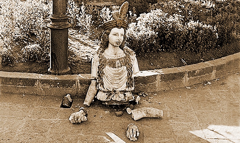 EL INCA “BLANCO Y DORADO” DE LA PLAZA REGOCIJO fue el monumento a Pachakuteq que se encontraba entre los años 1878 y 1950 frente a la Prefectura, hoy Palacio Municipal.
cuscosocial.com/nota.php?id_no…

#Cusco #Peru #historia #monumento #escultura #inca