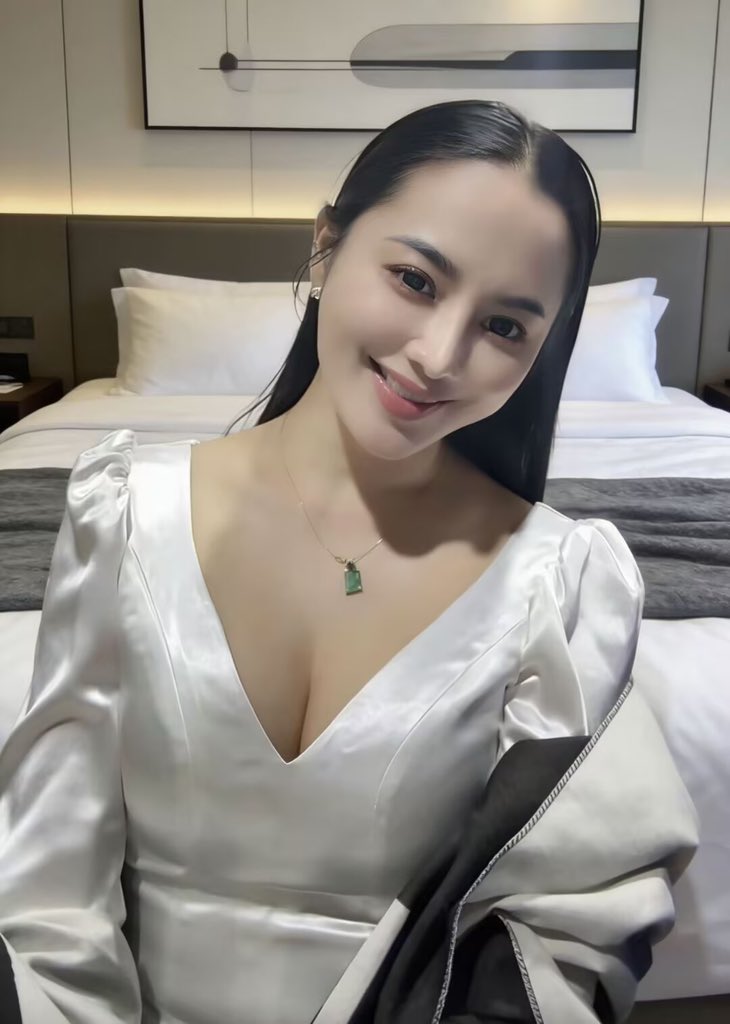 M489J's tweet photo. 我多了解你有多优秀多端庄多贤惠

一副婊子脸就要装��感觉自己会吸引男性，可是呢，被撕掉伪装之后瞧你见男人鸡巴就走不动道的那张贱样，主动分开腿求人操的婊子样子，只要高潮什么都做的下贱嘴脸 https://t.co/lLtFFrLigE