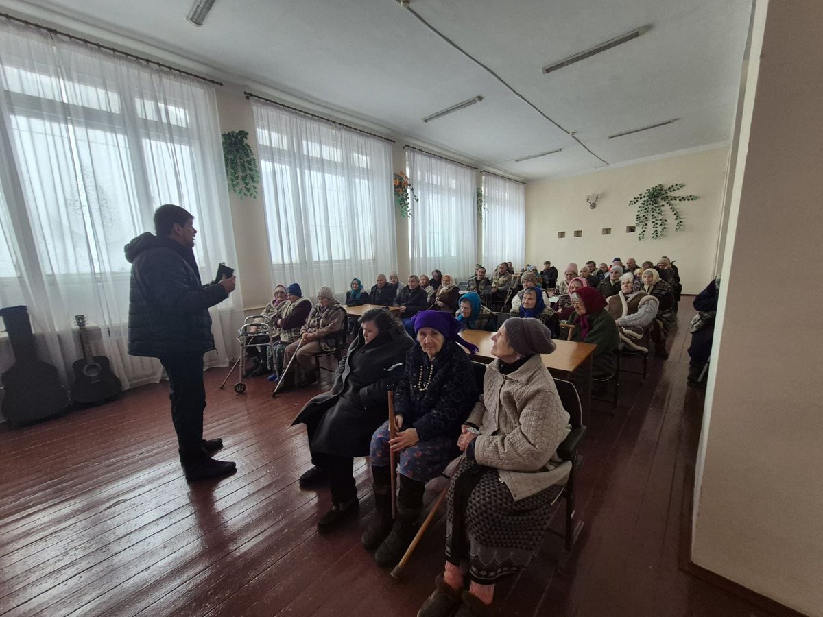 BurdenIn2Action's tweet photo. The Sumy team held a service at a nursing home in Okhtyrka, sharing God’s Word and distributed Tena pads.
The team also held six church services in Kamyanka, Romashkove, two in Chernatske, Peremoha, and Velyka Bereza.
Thanks to everyone for their support that makes this possible! https://t.co/iRf0ohUsaI