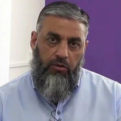 🚨 ÚLTIMA HORA: Un terrorista islámico pakistaní, condenado a cinco años de prisión por conspirar para atentar contra el consulado británico, una iglesia y un hotel, se postula ahora para el Ayuntamiento de Birmingham.

El Reino Unido está realmente perdido.