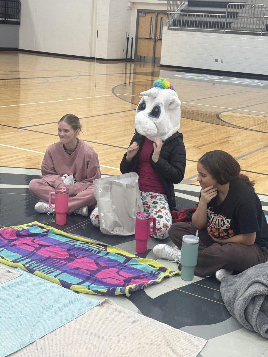 LSBCheer's tweet image. Bring a random item to practice day #GoGrizzGo #ClawsOut