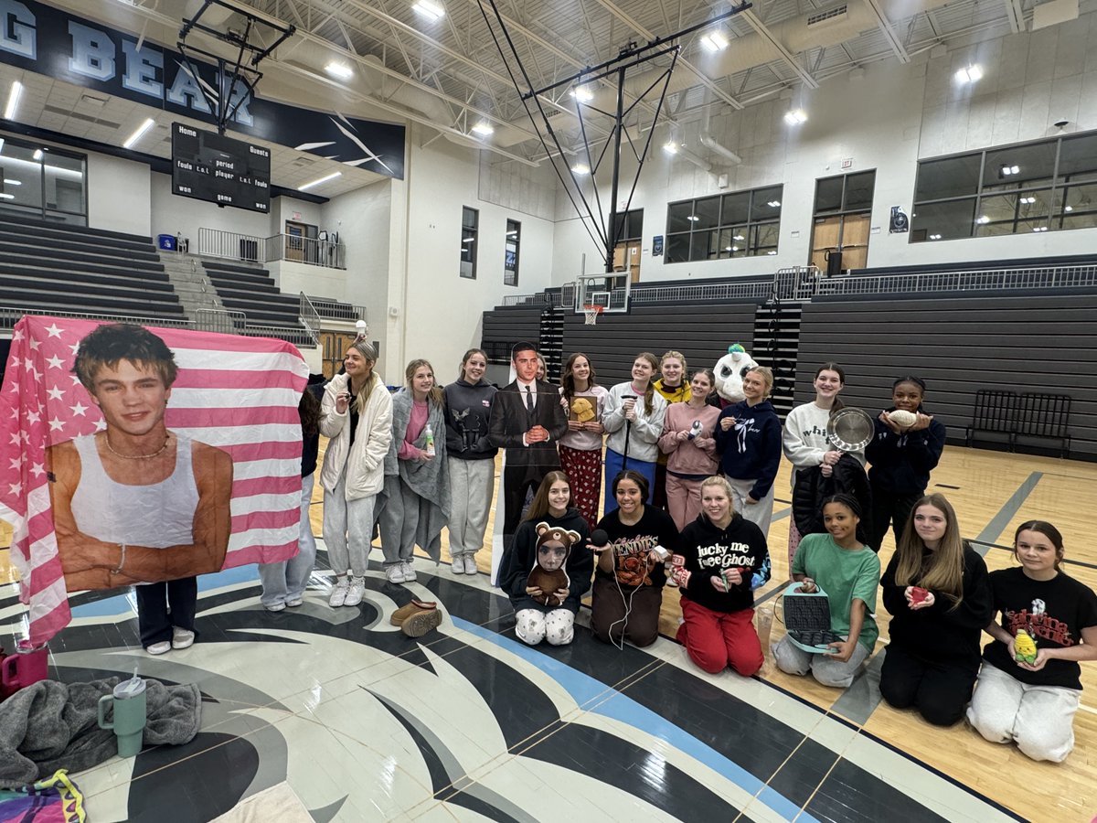 LSBCheer's tweet image. Bring a random item to practice day #GoGrizzGo #ClawsOut