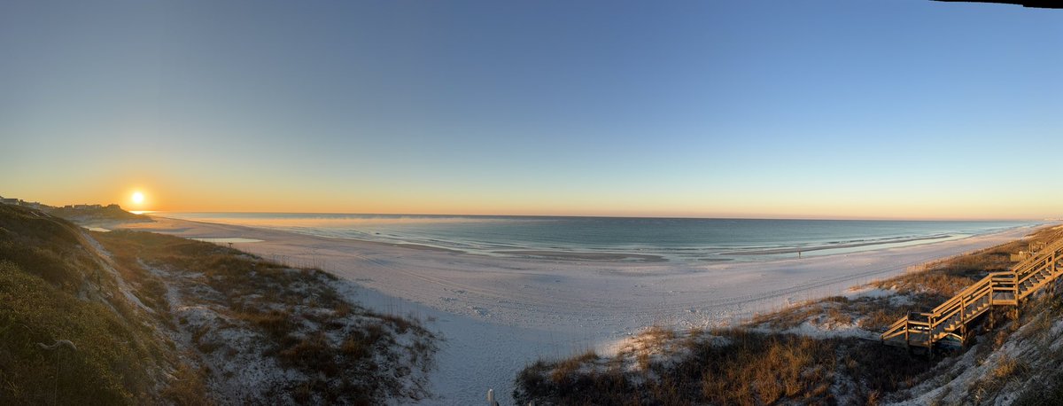 brooksy767's tweet photo. @spann a frosty sunrise from Santa Rosa Beach, fl 30 degrees https://t.co/T4dgYYpjsb