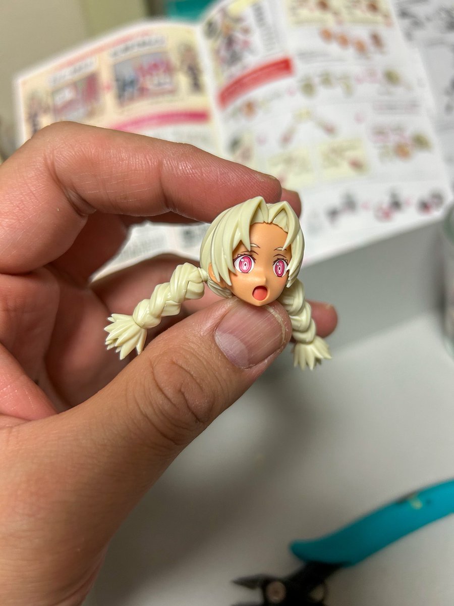 マリカル作成中。
髪飾りを取ると、何か村娘みたいな。